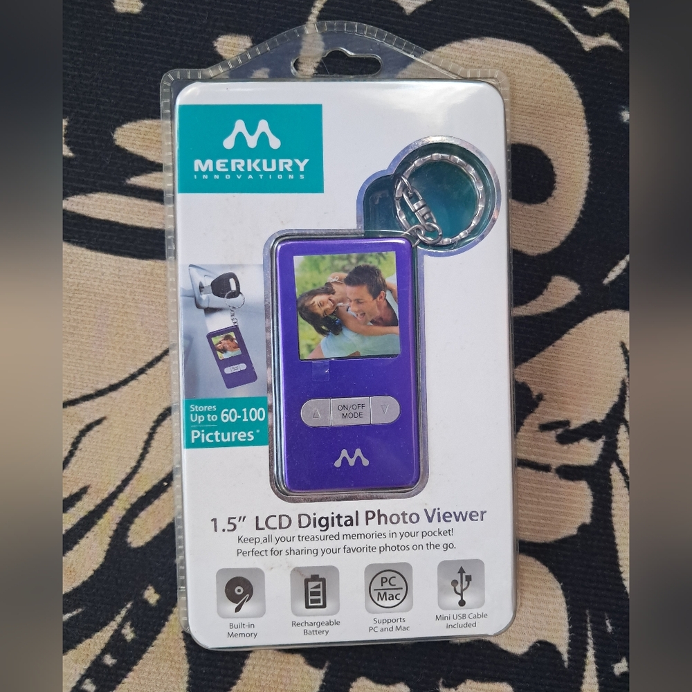 Mercury 1.5" LCD Digital Photo Viewer - Purple